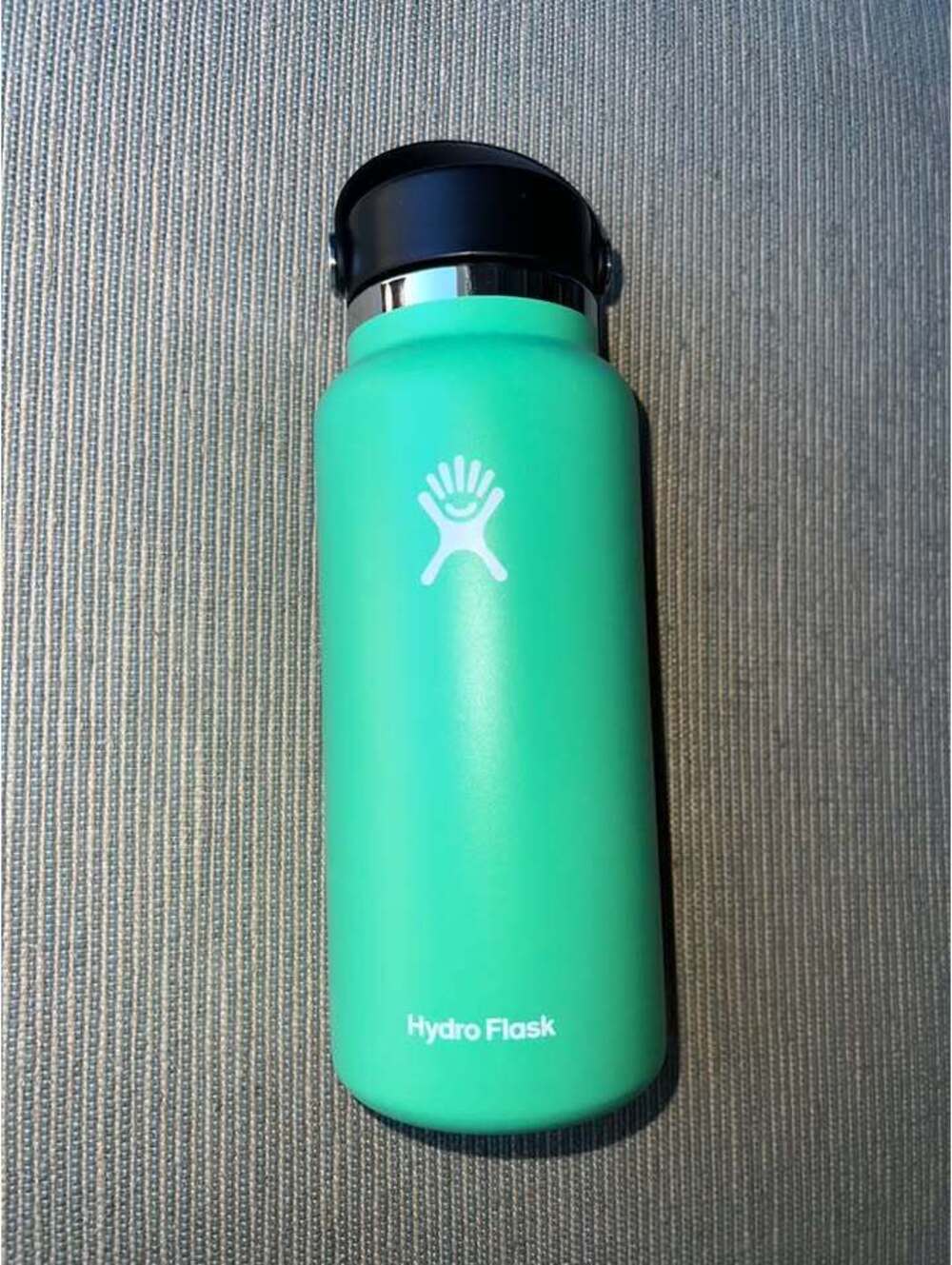 32oz Hydroflask wide mouth spearmint water bottle
